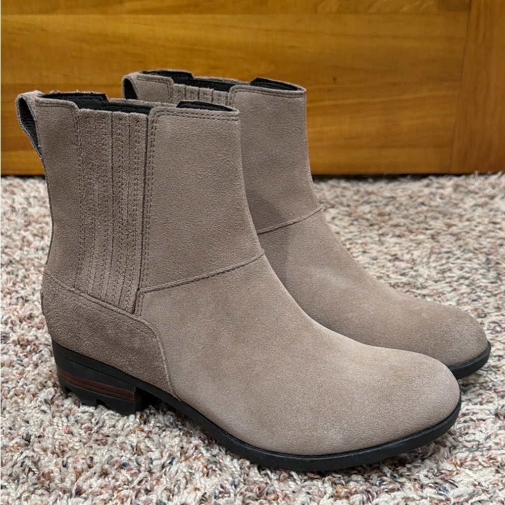 Women's Sorel Tan Suede Chelsea Boots